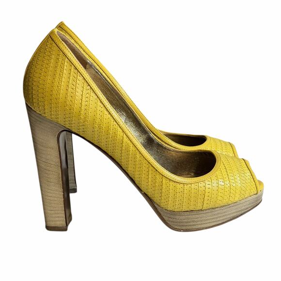 Valentino Garavani Antique Yellow Leather Platform Heels Size 38 - Picture 4 of 16